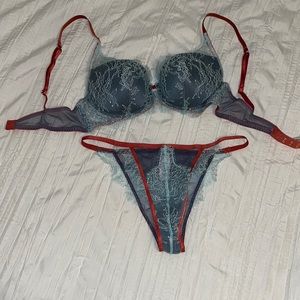 New without tags lace bra/panty set. Victoria’s secret brand. Bra 34B & SM